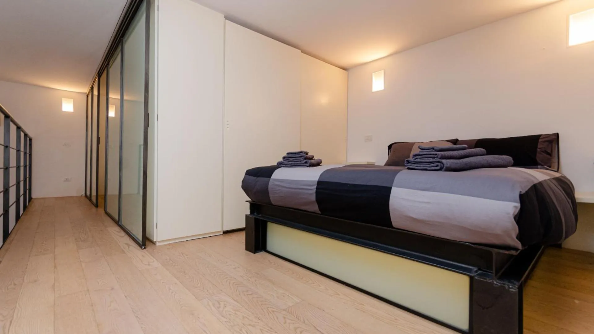 Apartment Vivimihome Loft Su Due Livelli Con Terrazzo Milan Italy