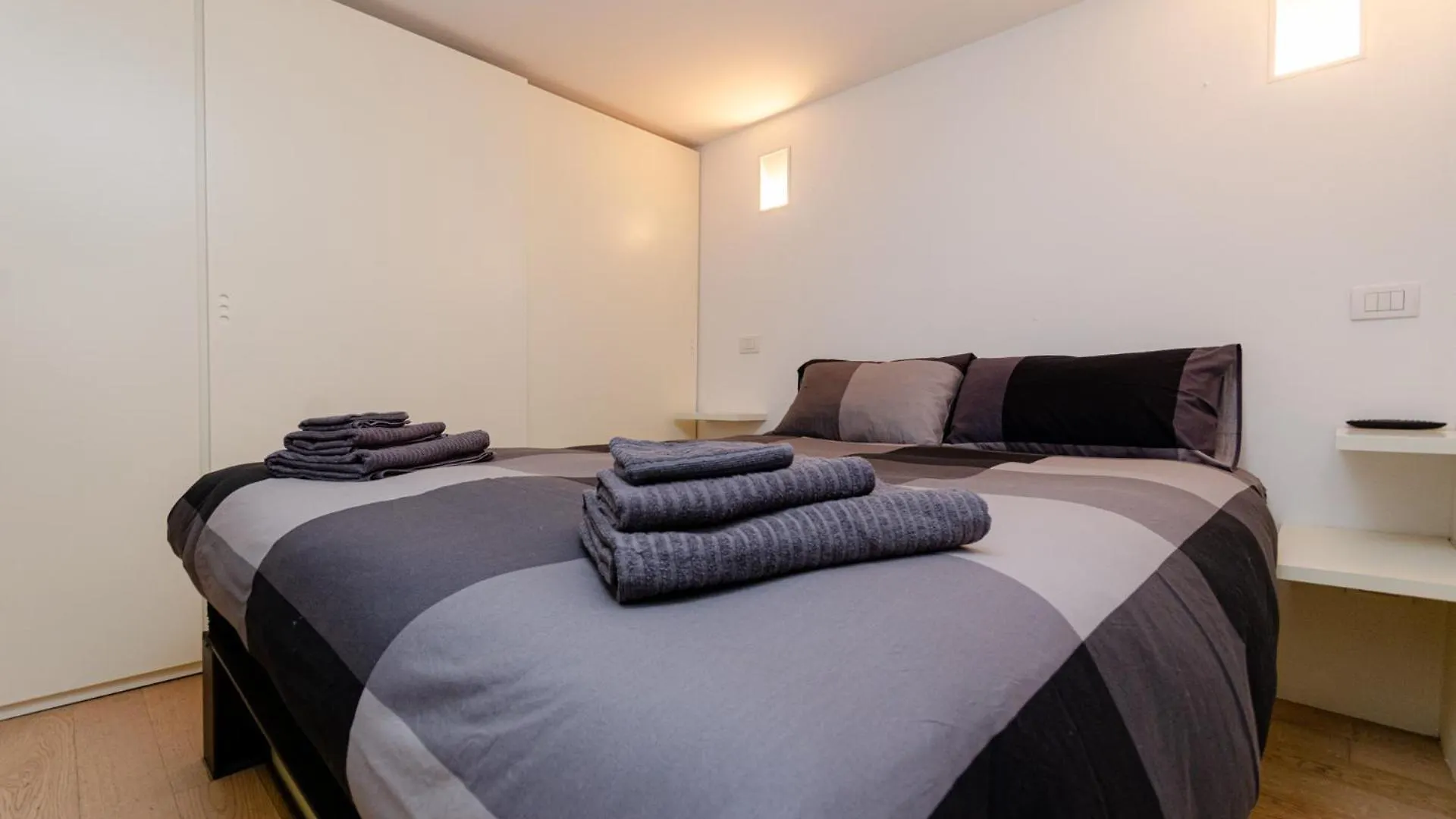 Vivimihome Loft Su Due Livelli Con Terrazzo Milan Italy