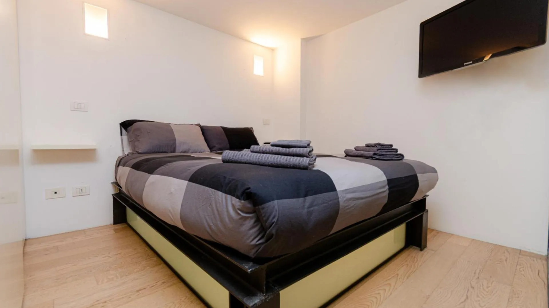 Apartment Vivimihome Loft Su Due Livelli Con Terrazzo Milan Italy
